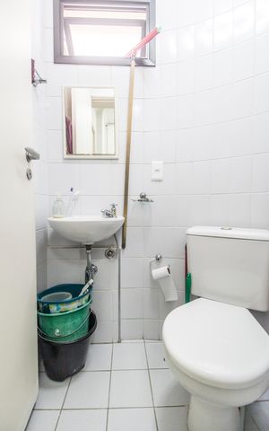 Apartamento à venda com 220m², 3 quartos e 3 vagas Apartamento à venda com 220m², 3 quartos e 3 vagasBanheiro de serviço
