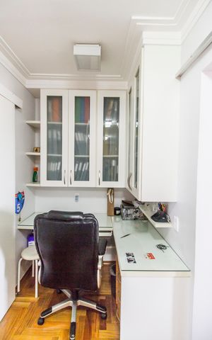 Apartamento à venda com 220m², 3 quartos e 3 vagas Apartamento à venda com 220m², 3 quartos e 3 vagasEscritório