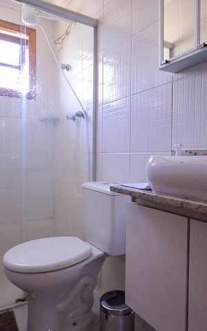 Casa de condomínio à venda com 60m², 2 quartos e 1 vaga Casa de condomínio à venda com 60m², 2 quartos e 1 vagaBanheiro