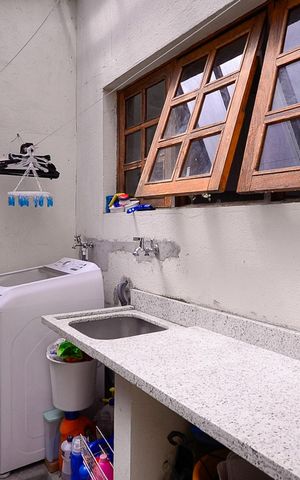 Casa de condomínio à venda com 60m², 2 quartos e 1 vaga Casa de condomínio à venda com 60m², 2 quartos e 1 vagaÁrea de Serviço