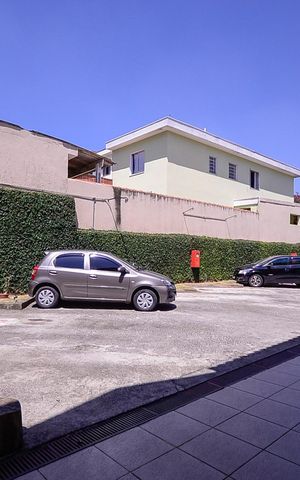 Casa de condomínio à venda com 60m², 2 quartos e 1 vaga Casa de condomínio à venda com 60m², 2 quartos e 1 vagaÁrea comum - Garagem