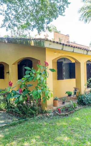 Casa à venda com 164m², 2 quartos e 1 vaga Casa à venda com 164m², 2 quartos e 1 vagaFachada