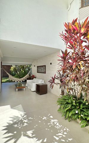 Casa de condomínio à venda com 430m², 6 quartos e 3 vagas Casa de condomínio à venda com 430m², 6 quartos e 3 vagasÁrea externa