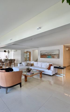 Casa de condomínio à venda com 430m², 6 quartos e 3 vagas Casa de condomínio à venda com 430m², 6 quartos e 3 vagasSala