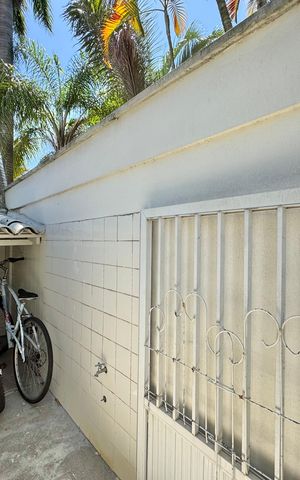 Casa de condomínio à venda com 430m², 6 quartos e 3 vagas Casa de condomínio à venda com 430m², 6 quartos e 3 vagasÁrea externa