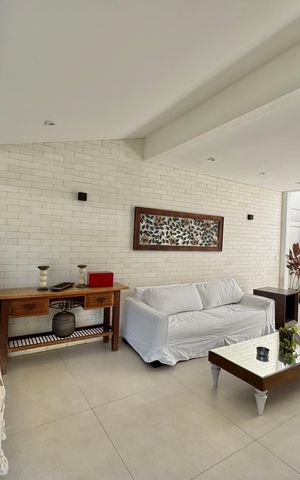 Casa de condomínio à venda com 430m², 6 quartos e 3 vagas Casa de condomínio à venda com 430m², 6 quartos e 3 vagasÁrea externa