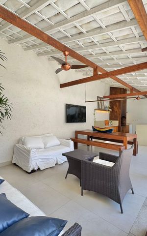 Casa de condomínio à venda com 430m², 6 quartos e 3 vagas Casa de condomínio à venda com 430m², 6 quartos e 3 vagasÁrea externa