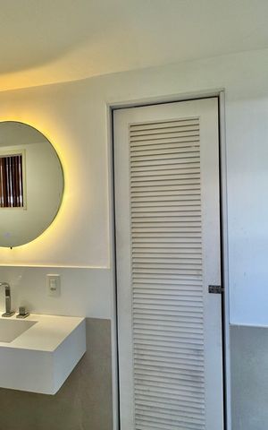 Casa de condomínio à venda com 430m², 6 quartos e 3 vagas Casa de condomínio à venda com 430m², 6 quartos e 3 vagasÁrea externa - Lavabo