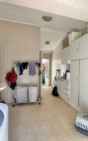 Casa de condomínio à venda com 430m², 6 quartos e 3 vagas Casa de condomínio à venda com 430m², 6 quartos e 3 vagasÁrea de Serviço