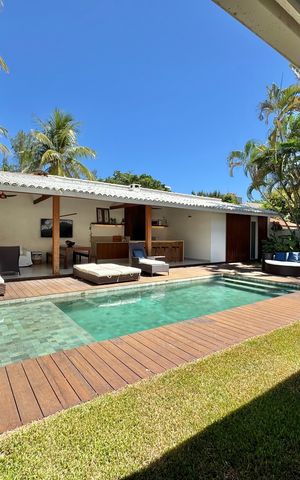 Casa de condomínio à venda com 430m², 6 quartos e 3 vagas Casa de condomínio à venda com 430m², 6 quartos e 3 vagasÁrea externa