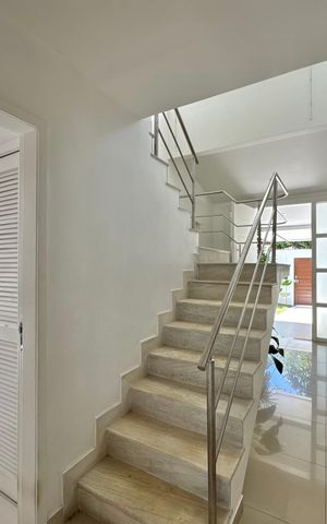 Casa de condomínio à venda com 430m², 6 quartos e 3 vagas Casa de condomínio à venda com 430m², 6 quartos e 3 vagasSala