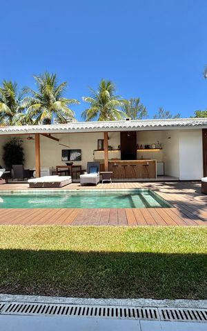 Casa de condomínio à venda com 430m², 6 quartos e 3 vagas Casa de condomínio à venda com 430m², 6 quartos e 3 vagasÁrea externa