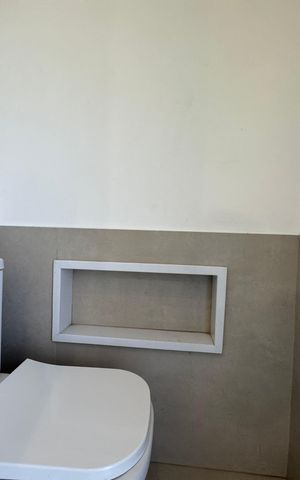 Casa de condomínio à venda com 430m², 6 quartos e 3 vagas Casa de condomínio à venda com 430m², 6 quartos e 3 vagasÁrea externa - Lavabo