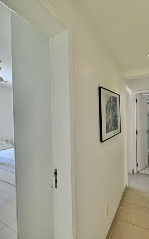 Casa de condomínio à venda com 430m², 6 quartos e 3 vagas Casa de condomínio à venda com 430m², 6 quartos e 3 vagasCorredor