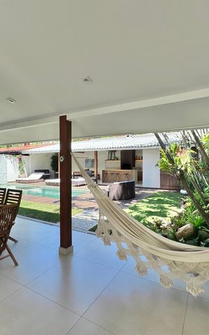 Casa de condomínio à venda com 430m², 6 quartos e 3 vagas Casa de condomínio à venda com 430m², 6 quartos e 3 vagasÁrea externa