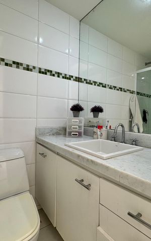 Casa de condomínio à venda com 430m², 6 quartos e 3 vagas Casa de condomínio à venda com 430m², 6 quartos e 3 vagasSuíte 2 - Banheiro