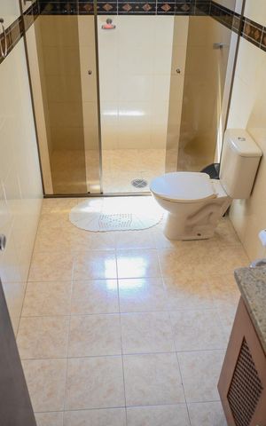 Casa à venda com 248m², 4 quartos e 2 vagasBanheiro 2