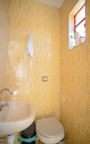 Casa à venda com 248m², 4 quartos e 2 vagasBanheiro de serviço
