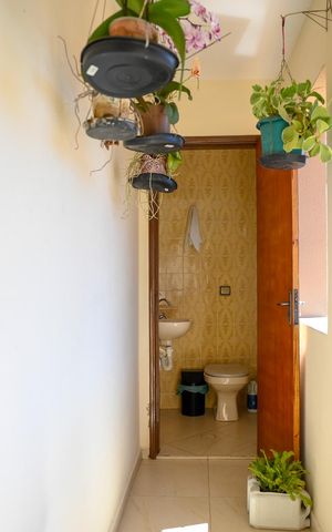 Casa à venda com 248m², 4 quartos e 2 vagasBanheiro de serviço