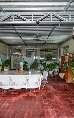 Casa à venda com 161m², 3 quartos e 4 vagas Casa à venda com 161m², 3 quartos e 4 vagasVaranda