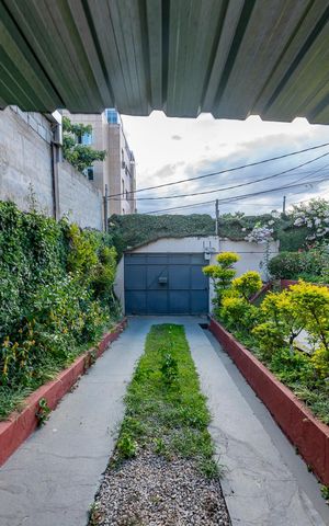 Casa à venda com 161m², 3 quartos e 4 vagas Casa à venda com 161m², 3 quartos e 4 vagasGaragem