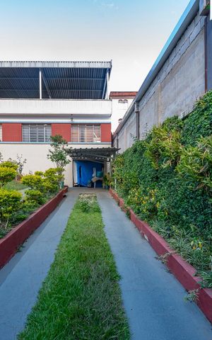 Casa à venda com 161m², 3 quartos e 4 vagas Casa à venda com 161m², 3 quartos e 4 vagasGaragem