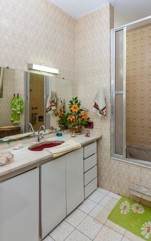 Casa à venda com 161m², 3 quartos e 4 vagas Casa à venda com 161m², 3 quartos e 4 vagasBanheiro Social