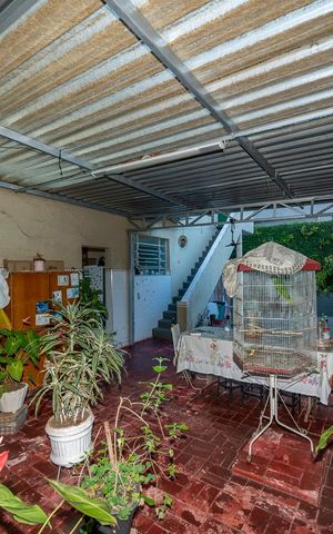 Casa à venda com 161m², 3 quartos e 4 vagas Casa à venda com 161m², 3 quartos e 4 vagasVaranda