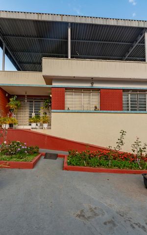 Casa à venda com 161m², 3 quartos e 4 vagas Casa à venda com 161m², 3 quartos e 4 vagasJardim - Quintal