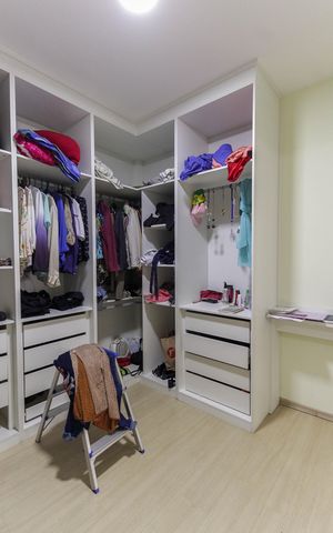 Casa à venda com 228m², 4 quartos e 1 vaga Casa à venda com 228m², 4 quartos e 1 vagaCloset da Suíte