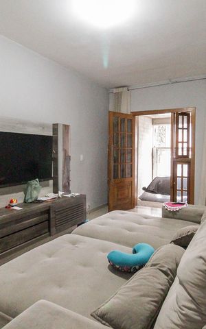 Casa à venda com 228m², 4 quartos e 1 vaga Casa à venda com 228m², 4 quartos e 1 vagaSala