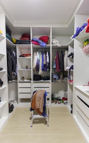 Casa à venda com 228m², 4 quartos e 1 vaga Casa à venda com 228m², 4 quartos e 1 vagaCloset da Suíte
