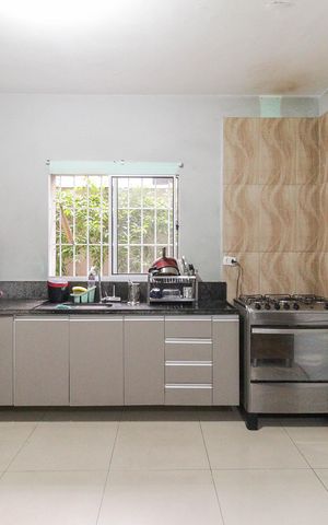 Casa à venda com 228m², 4 quartos e 1 vaga Casa à venda com 228m², 4 quartos e 1 vagaCozinha