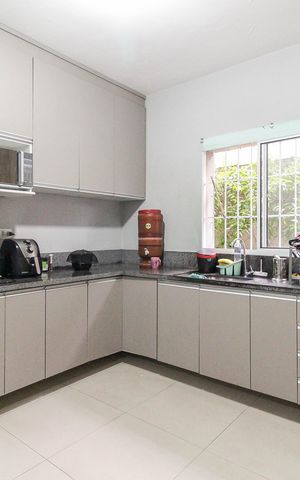 Casa à venda com 228m², 4 quartos e 1 vaga Casa à venda com 228m², 4 quartos e 1 vagaCozinha