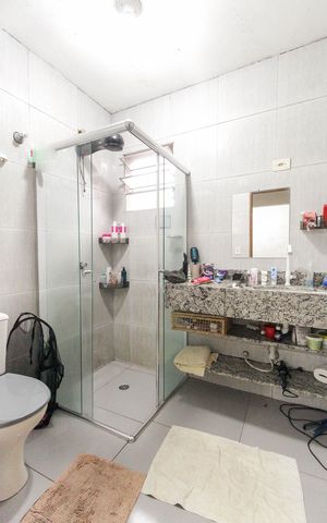Casa à venda com 228m², 4 quartos e 1 vaga Casa à venda com 228m², 4 quartos e 1 vagaBanheiro Social 1