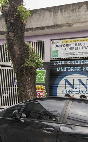 Casa à venda com 228m², 4 quartos e 1 vaga Casa à venda com 228m², 4 quartos e 1 vagaPlaquinha