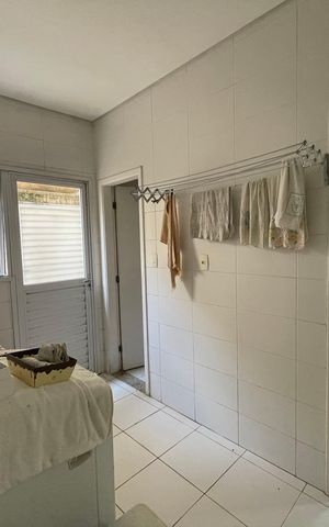 Casa de condomínio para alugar com 300m², 3 quartos e 6 vagas Casa de condomínio para alugar com 300m², 3 quartos e 6 vagasCozinha e Área de Serviço