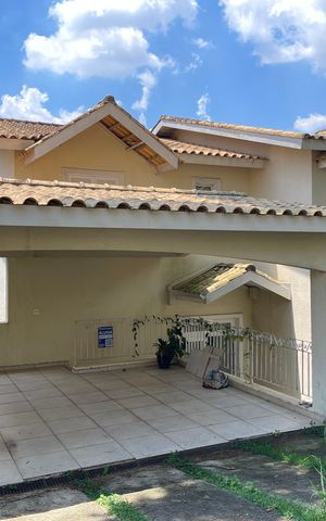 Casa de condomínio para alugar com 300m², 3 quartos e 6 vagas Casa de condomínio para alugar com 300m², 3 quartos e 6 vagasGaragem