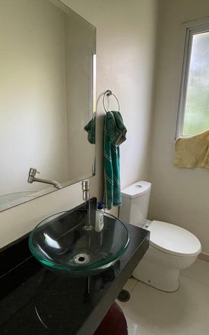 Casa de condomínio para alugar com 300m², 3 quartos e 6 vagas Casa de condomínio para alugar com 300m², 3 quartos e 6 vagasBanheiro da Suíte 2