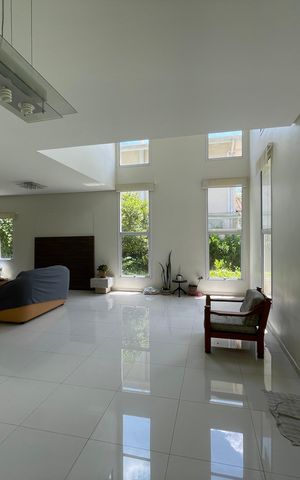 Casa de condomínio para alugar com 300m², 3 quartos e 6 vagas Casa de condomínio para alugar com 300m², 3 quartos e 6 vagasSala