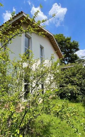 Casa de condomínio para alugar com 300m², 3 quartos e 6 vagas Casa de condomínio para alugar com 300m², 3 quartos e 6 vagasQuintal