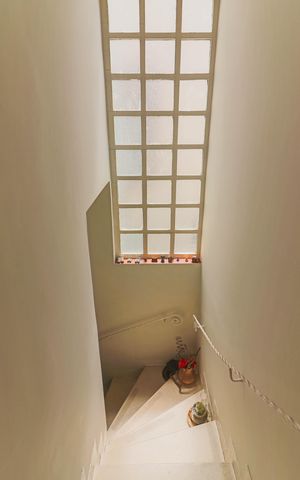 Casa à venda com 126m², 2 quartos e 2 vagas Casa à venda com 126m², 2 quartos e 2 vagasEscadas