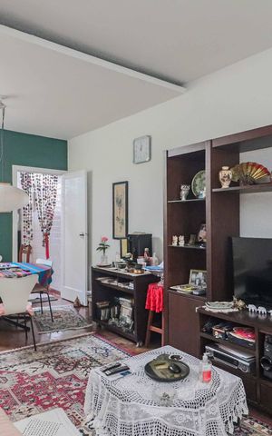 Casa à venda com 126m², 2 quartos e 2 vagas Casa à venda com 126m², 2 quartos e 2 vagasSala