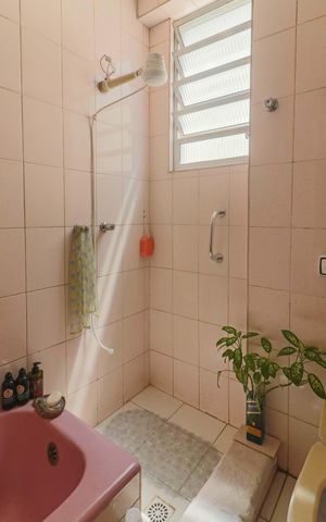 Casa à venda com 126m², 2 quartos e 2 vagas Casa à venda com 126m², 2 quartos e 2 vagasBanheiro