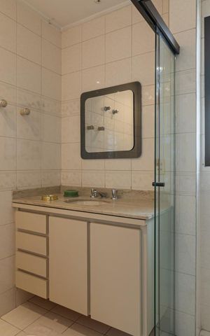 Apartamento à venda com 295m², 4 quartos e 2 vagas Apartamento à venda com 295m², 4 quartos e 2 vagasBanheiro da Suíte 2