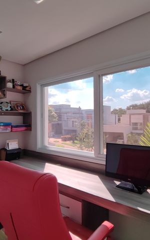 Casa de condomínio à venda com 560m², 5 quartos e 8 vagas Casa de condomínio à venda com 560m², 5 quartos e 8 vagasEscritório