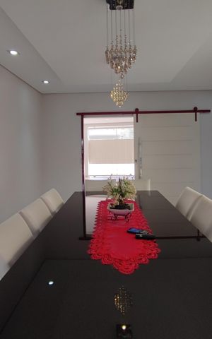 Casa de condomínio à venda com 560m², 5 quartos e 8 vagas Casa de condomínio à venda com 560m², 5 quartos e 8 vagasSala de Jantar