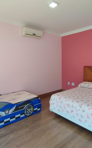 Casa de condomínio à venda com 560m², 5 quartos e 8 vagas Casa de condomínio à venda com 560m², 5 quartos e 8 vagasQuarto Suíte