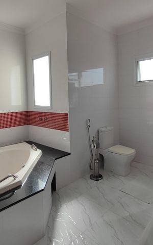 Casa de condomínio à venda com 560m², 5 quartos e 8 vagas Casa de condomínio à venda com 560m², 5 quartos e 8 vagasBanheiro Suíte 4