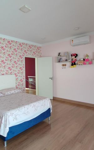 Casa de condomínio à venda com 560m², 5 quartos e 8 vagas Casa de condomínio à venda com 560m², 5 quartos e 8 vagasQuarto Suíte 2